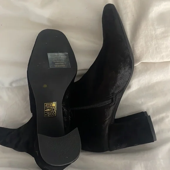 velvet booties - Picture 4 of 5